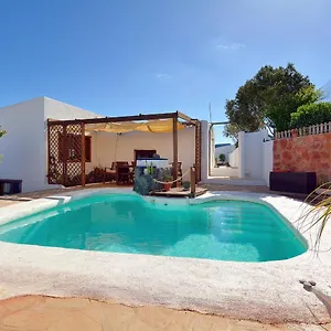 https://rural-villa-canaria-under-volcan.puertodelcarmen-hotels.org